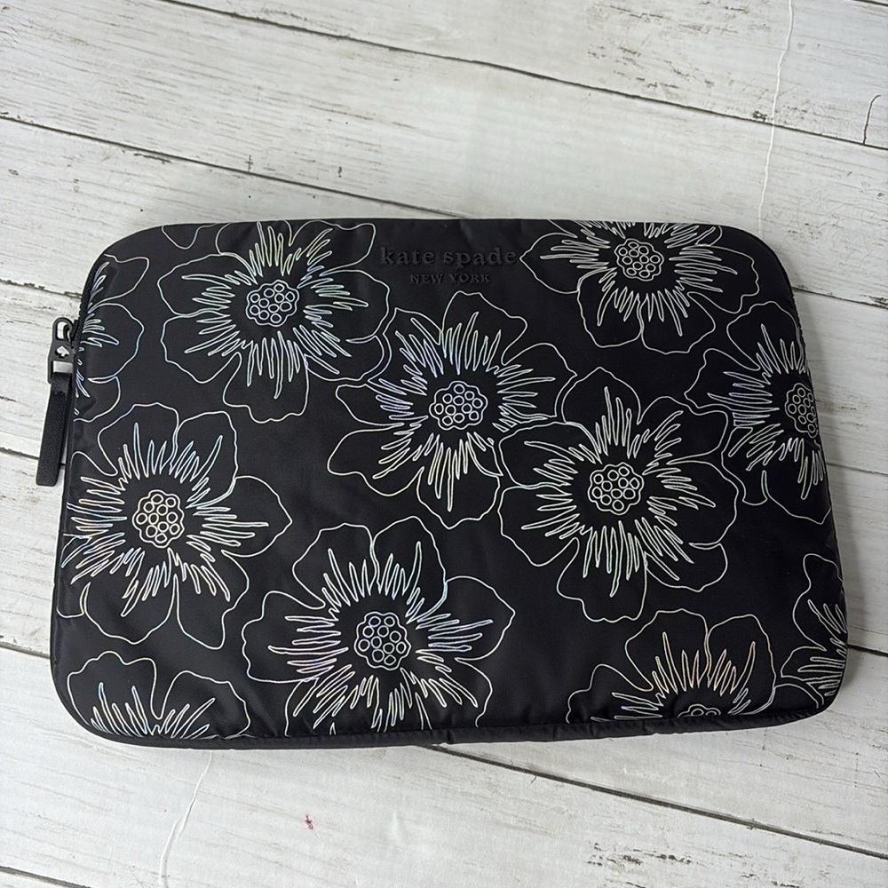 Kate Spade Black and White Floral NWOT Plush Laptop Sleeve